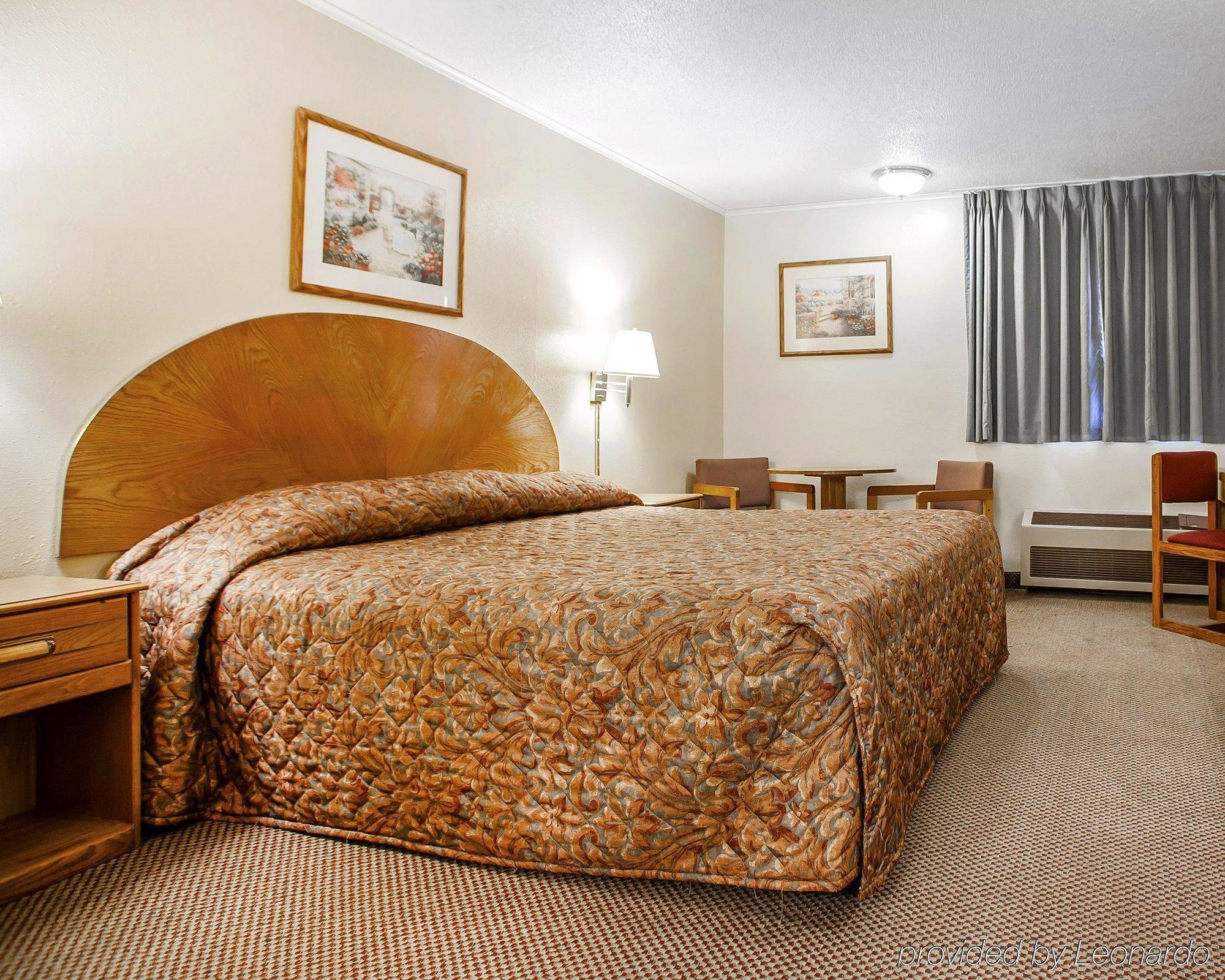 Econo Lodge Inn & Suites Newton Buitenkant foto